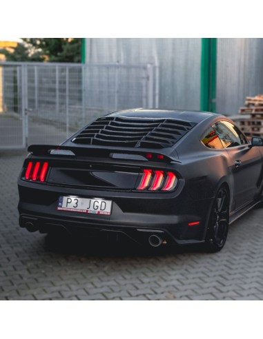 Luces traseras OSRAM negras ahumadas con intermitentes amarillos (MUSTANG 15-23 EE. UU.)